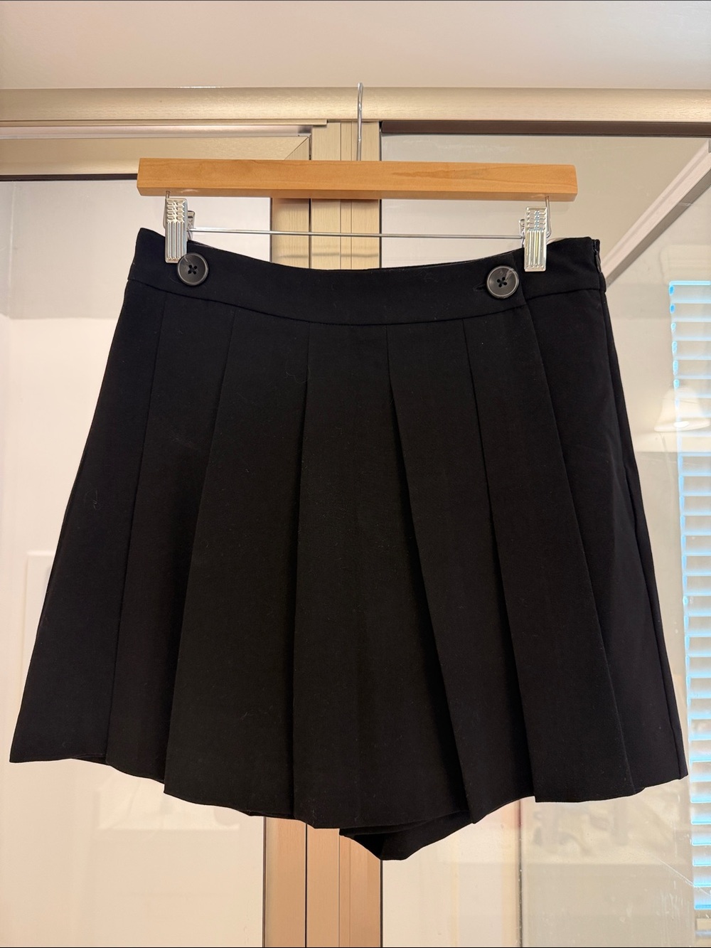 Stradivarius Black Pleated A-Line Skort